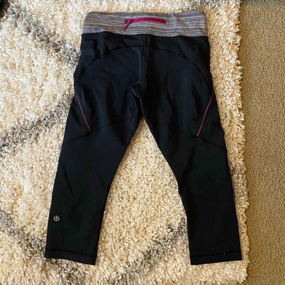 EUC Black Lululemon Crops size 6